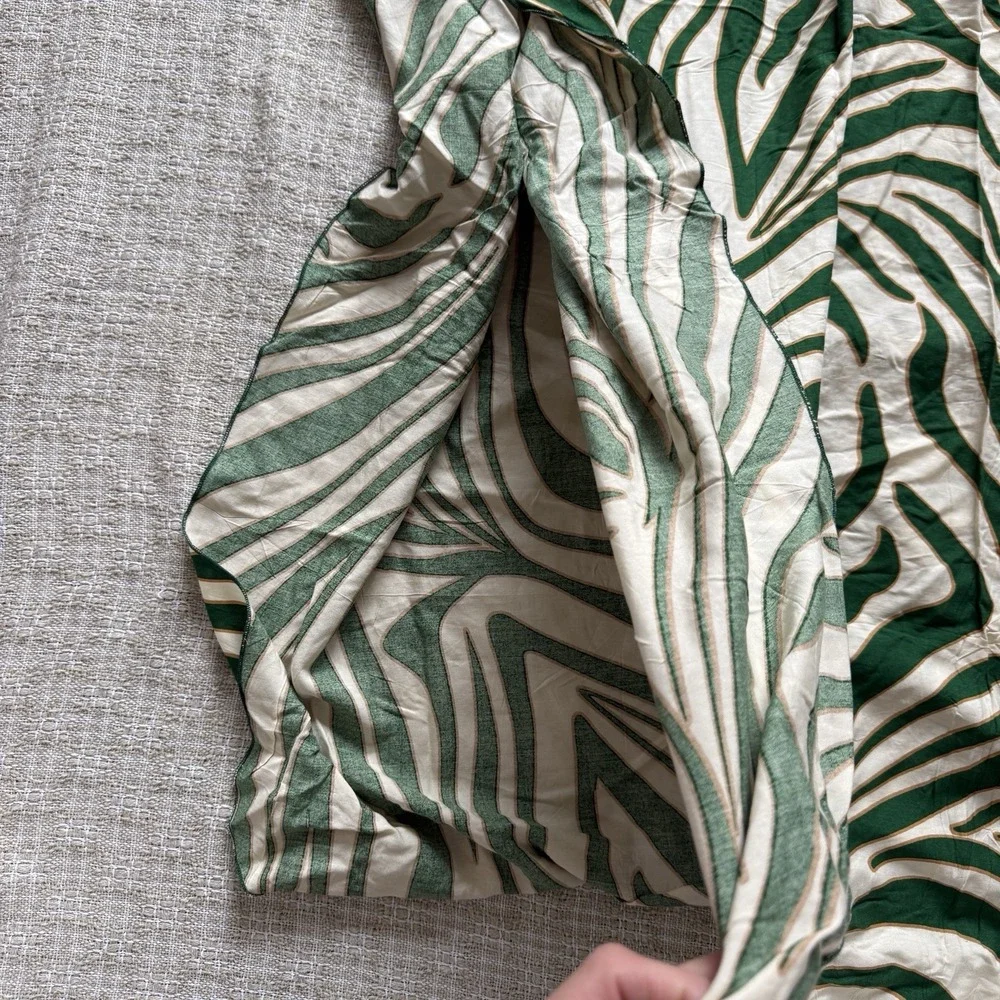 Green Zebra Print Kaftan Dress One Size 100% Viscose Boho Resort Cover Up - Picture 5 of 7